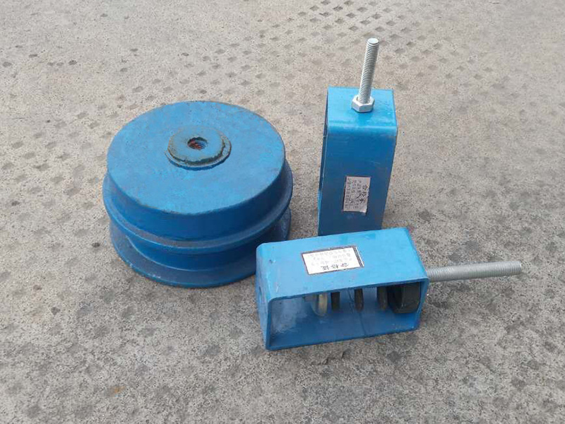 落地，吊鉤式減震器